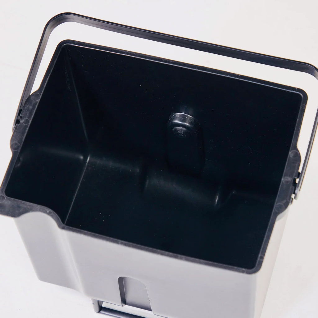 3.9 Gal Solids Bin - without agitator