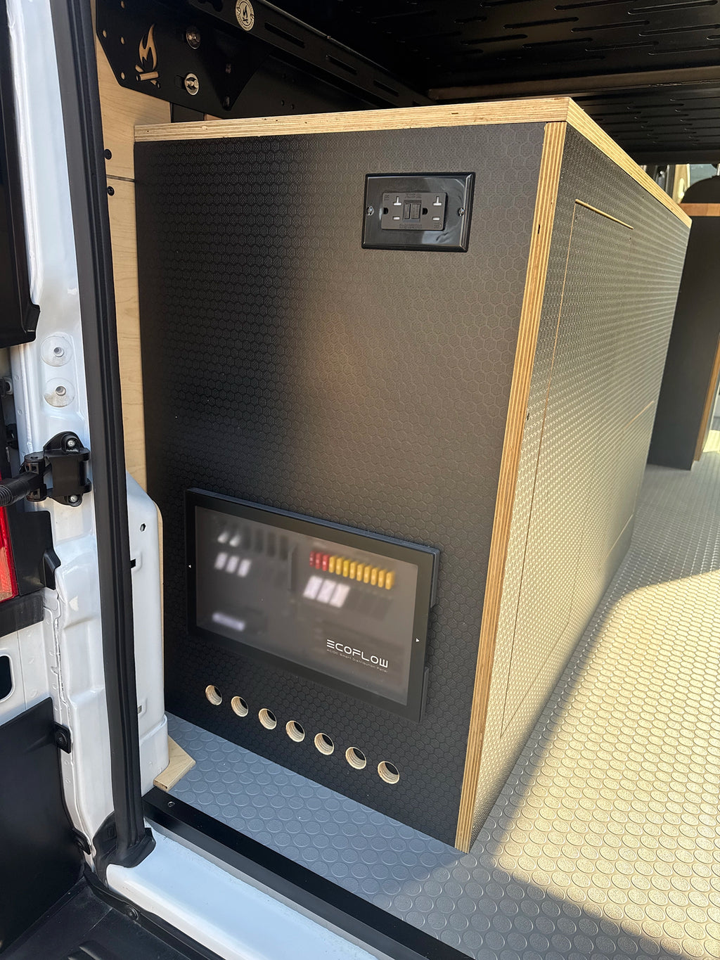 Ecoflow Cabinet - Promaster - 5/10kWh / 136WB & 159WB