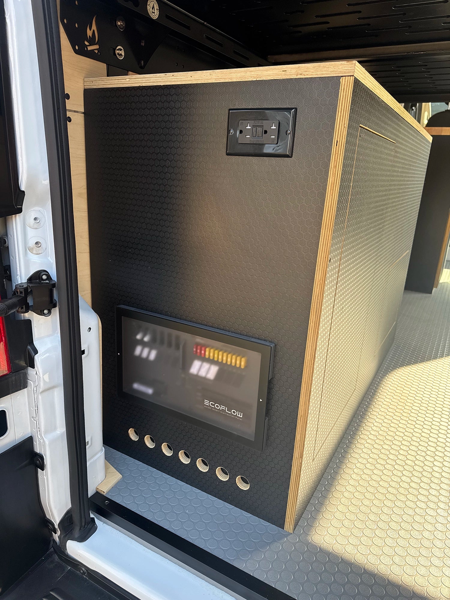 Ecoflow Cabinet - Promaster - 5/10kWh / 136WB & 159WB