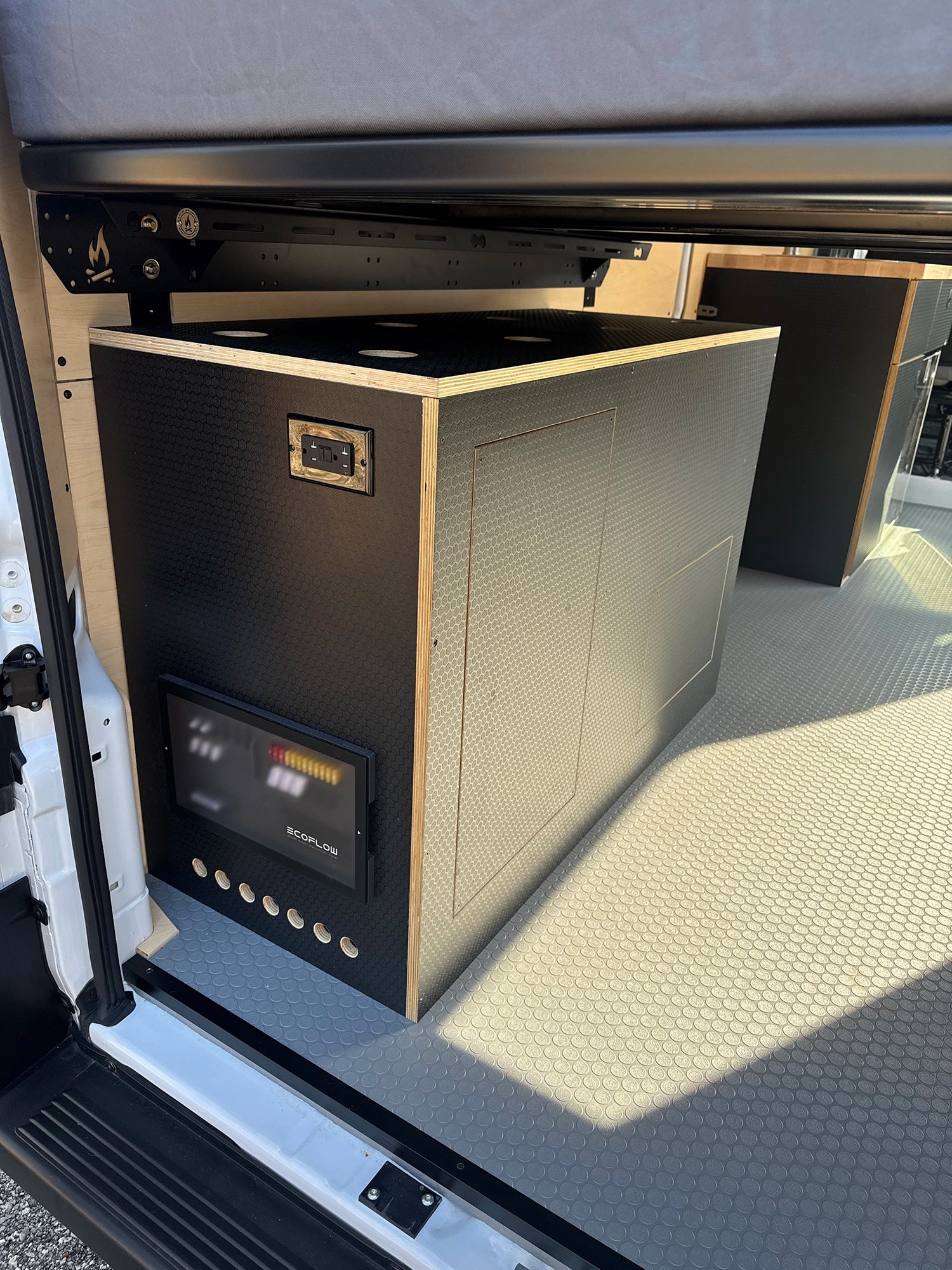 Ecoflow Cabinet - Promaster - 5/10kWh / 136WB & 159WB